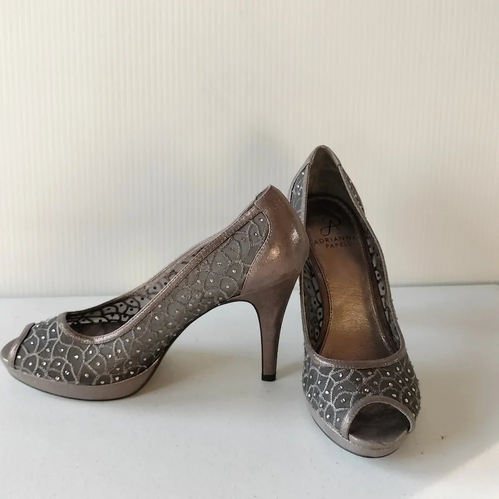 Adrianna Papell Foxy Silver Embellished Mesh Heels Pumps 8.5 Wedding Formal